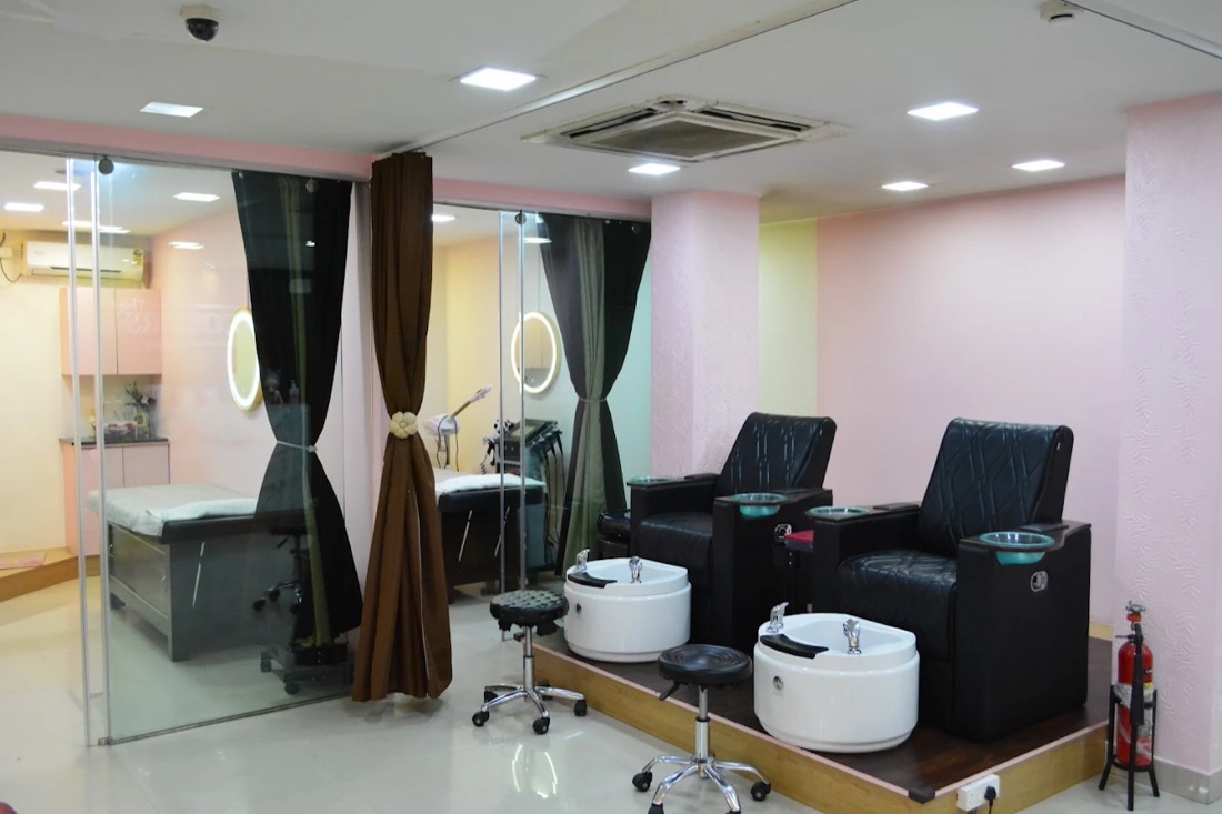 Treatment rooms and pedicure lounge at The Colors Room